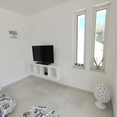 Olive Trees House トッレ・カンネ